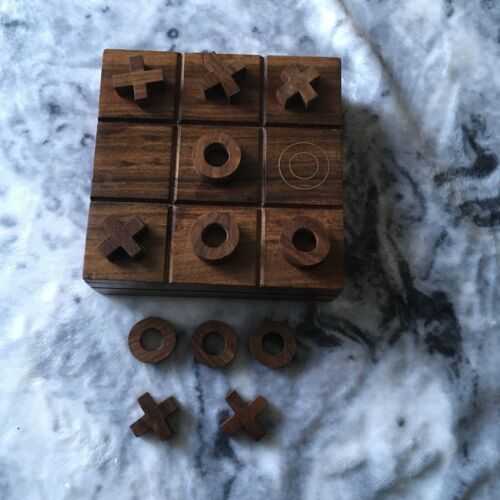 Wooden Box 0s And Xs. Antique Style Noughts And Crosses. Tic Tac Toe Game